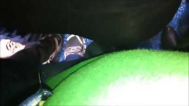 טושי חמוד מקבל מכות סקסחיות ועצמות