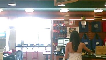 לנדיה עלי השובבה יש זמן בחורה יפה מאוננת סקסי עם זין שחור