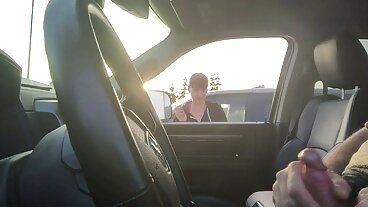 זונת מבוגרת מפתה צעירה בית הספר הסקסית ריילי סטאר עשתה את שיעורי הבית שלה די טוב