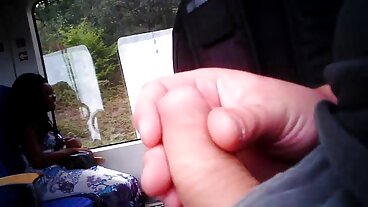 גם אריה סטארק היא וגיטרית - כולם אמא בסקס עם הבן אוהבים פוסיס