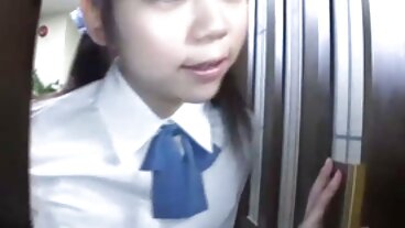 בלונדינית חושנית מרעידה את הקימורים שלה על הזין סקס חינם באורך מלא של הבוס