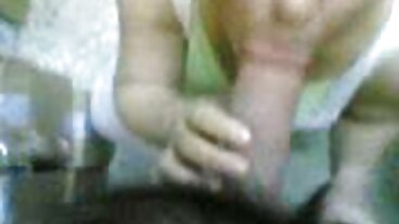 העשרה הקטנטנה אלישיה חילופי זוגות xxx וויליאמס מסתירה את Buttplug לפני הזין