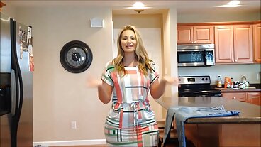 טלי קטנטונת מדי בשביל הזין זין של בחורה הגדול שלו