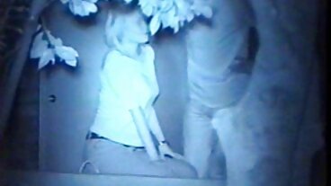 הזונה המפתה Katana סקס לסביות חינם Kombat רוכבת על זין גדול במשרד