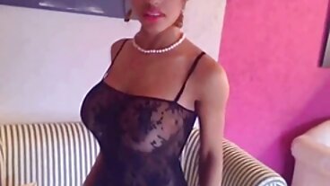 Lonely Trophy מזיין את אישתו Wife מתחבר בצורה בין-גזעית