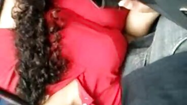 אניקה שונאת להתעורר בחורות מעוננות בלי כוס מתוקה לארוחת הבוקר