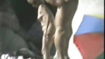 תלמידת בית ספר חמודה מזדיינת את שתי המורים שלה סרטי סקס חזה גדול חינם