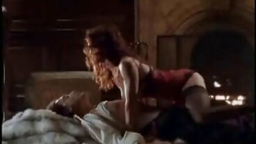 Cherie DeVille היא פאקינג מציצת חזה גמישה