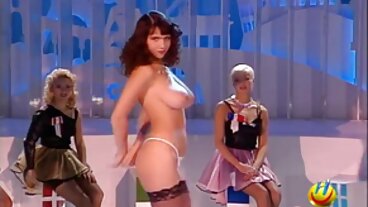 המאהבת המקורזלת בובי סטאר רוכבת על העבד סרטי סקס מבוגרות חינם שלה